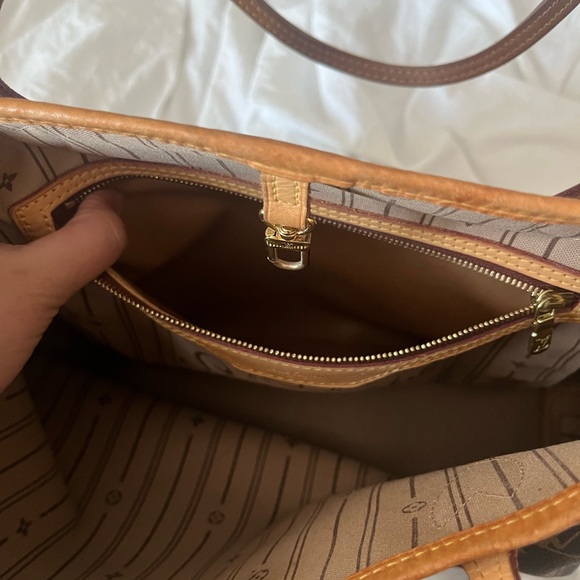 Authentic Louis Vuitton Neverfull MM - Picture 5 of 9